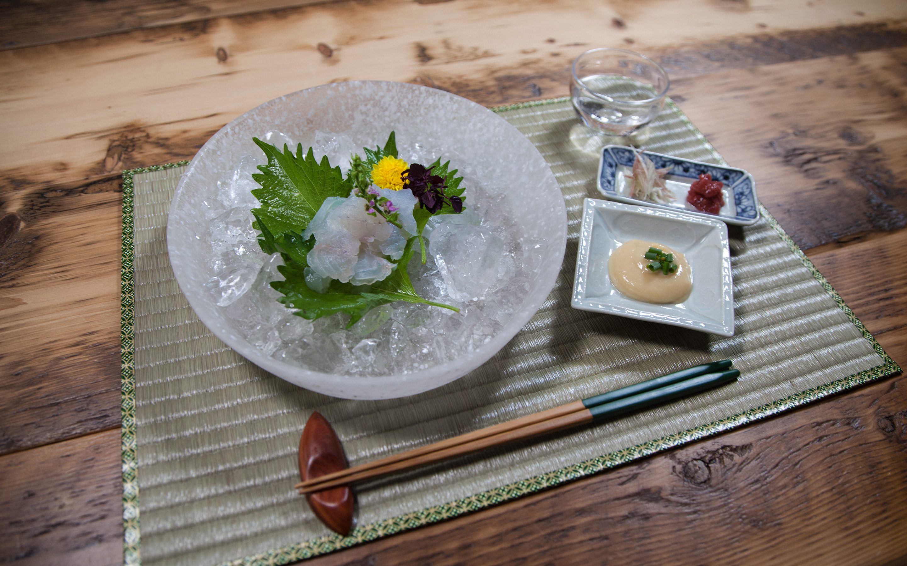 コリコリとした食感で美味 スズキの洗い 料亭の和食レシピ Ryotei Style Jp リョウテイ スタイル
