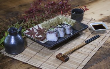 うつわの世界～秋刀魚寿司　しっとりとした“和”のコーディネート～