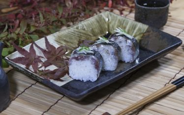 「さっぱり」と「まろやかさ」が絶妙！秋刀魚炙り寿司