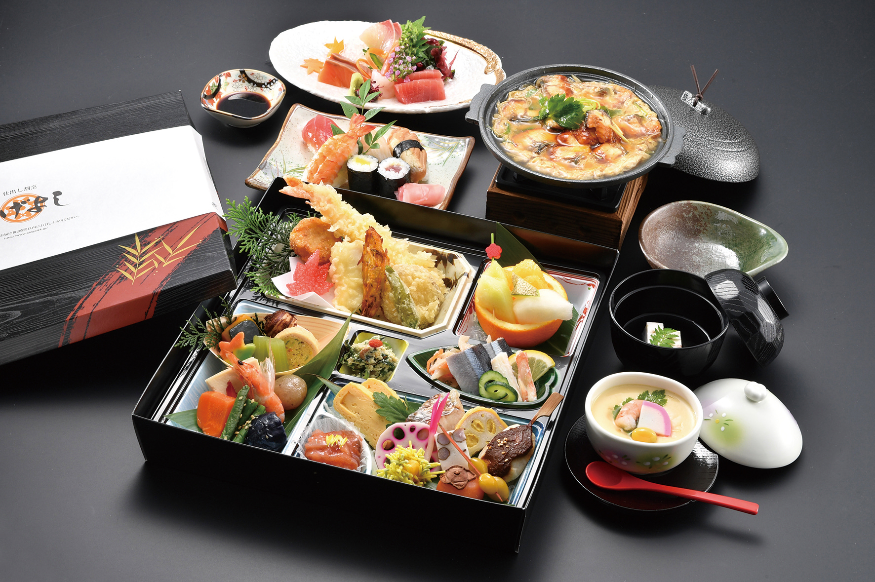 おなかいっぱい！の「おもてなし箱御膳会席」】 ～ 日本文化を楽しむ