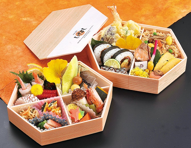 たっぷりサイズの六角形のお弁当 錦 にしき 日本文化を楽しむ Ryotei Style Jp リョウテイ スタイル